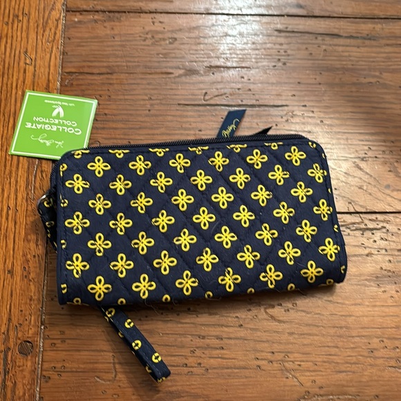 Vera Bradley university of Michigan wallet - Picture 2 of 2